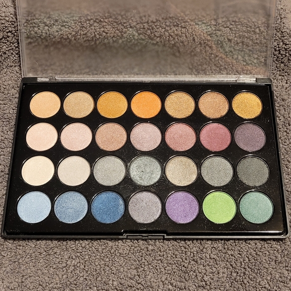 BH Cosmetics Foil Eyes 2 - Picture 5 of 10